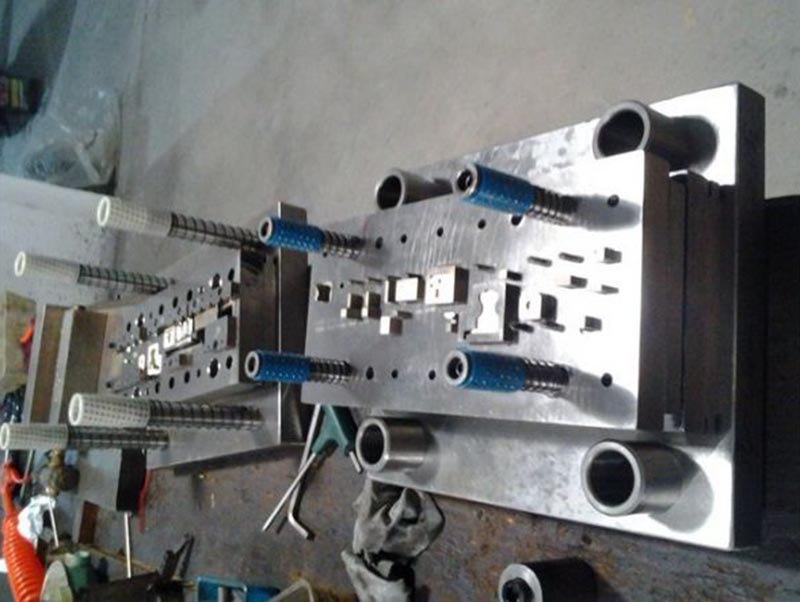 珠海模具制造-12